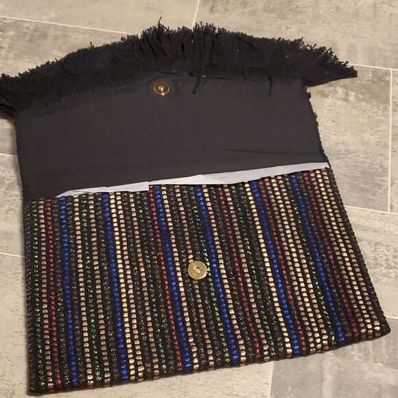 NWOT Metallic Striped Fringe XL Clutch - Picture 5 of 9